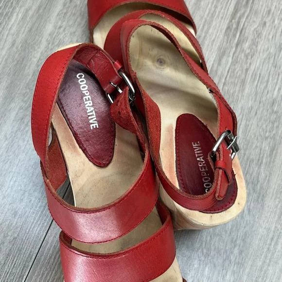 UO Cooperative Sandals Women 7 Gladiator Slingback Wooden Block Heel Leather Red - Picture 9 of 13